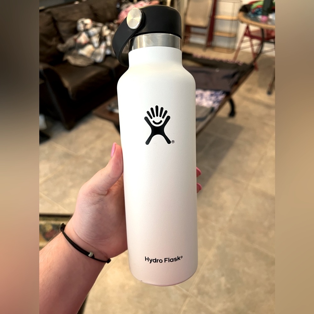 White hydro flask 21oz